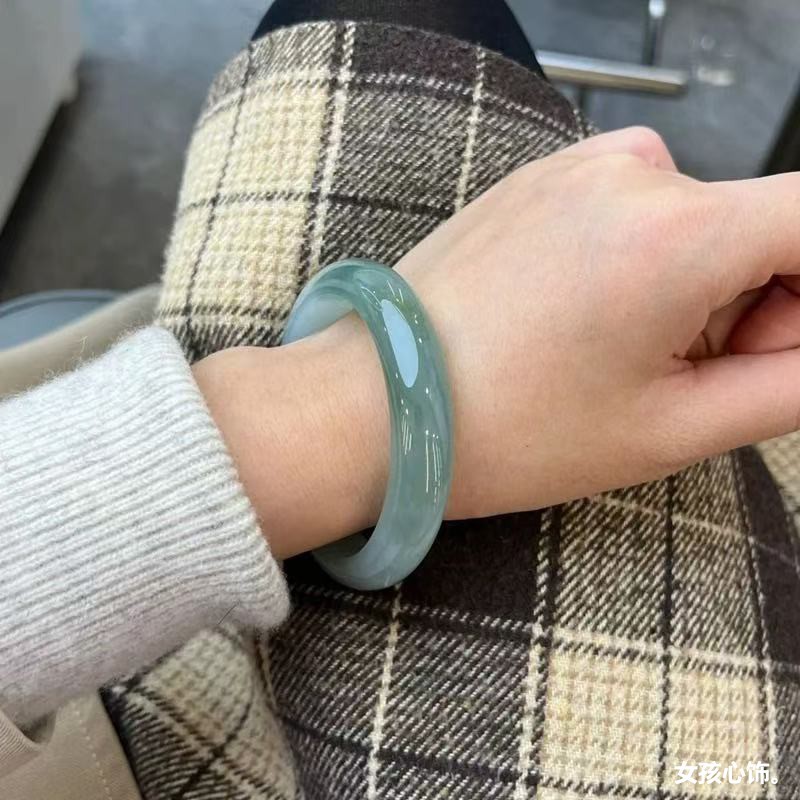 Bracelets - Ice jade bracelet, waxy natural Burmese