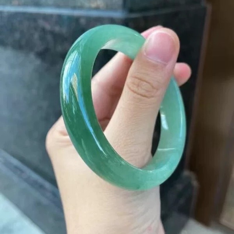 Elegant oil- jadeite  ice-waxy - Bracelets 评论和价格